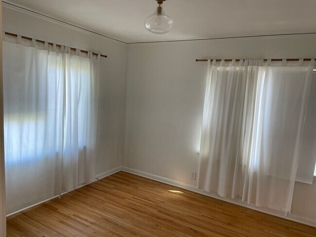 Building Photo - Charming 3-Bedroom Home with Gardener Serv...