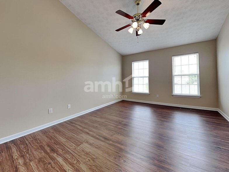 Building Photo - 10103 Edgerton Dr