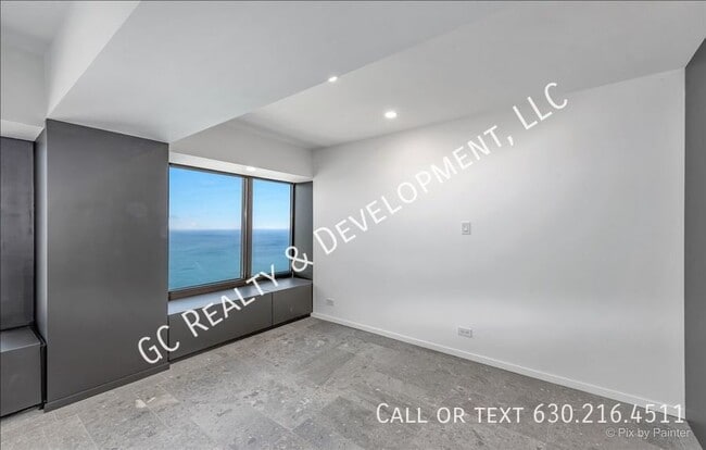 Building Photo - 175 E Delaware Pl