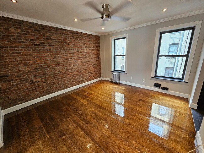 Building Photo - 338 E 100th St