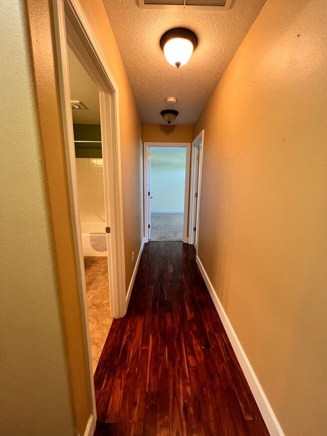 Building Photo - Well Maintained Home in Pelican Point Comm...