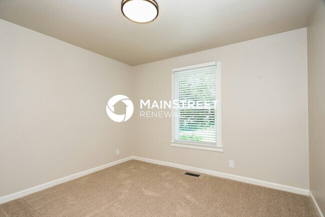 Building Photo - 4 Bedroom Pet-Friendly Home in OLD HICKORY, TN with Main Street Renewal