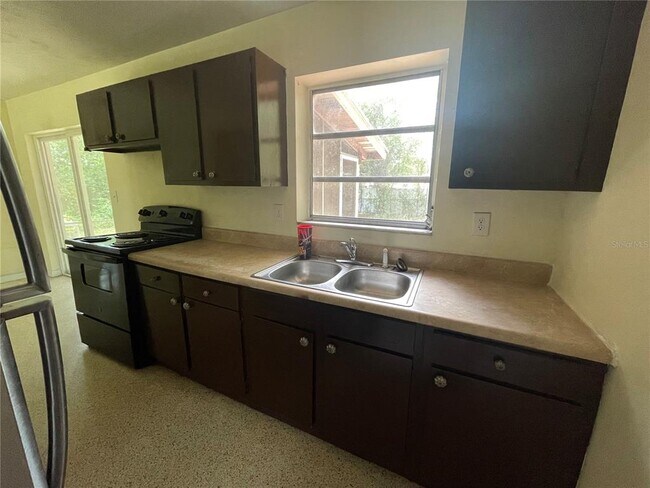 Building Photo - 1324 Whitewood Dr