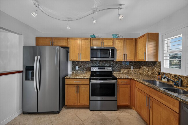 Building Photo - 3114 S Ocean Blvd