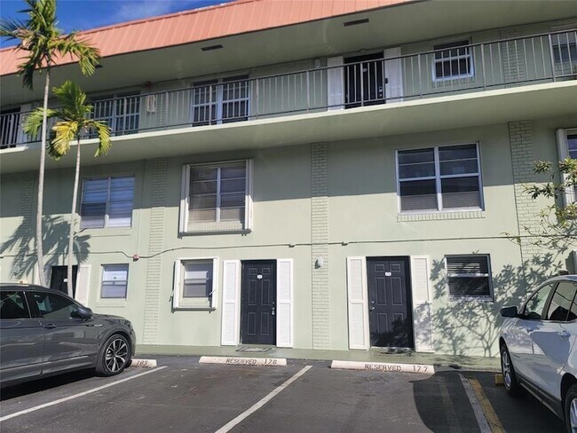 Building Photo - 805 W Oakland Park Blvd