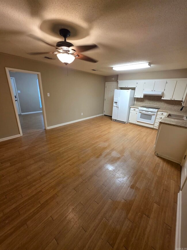 Building Photo - 11615 Ashwood Dr