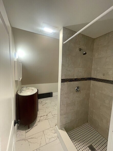 Building Photo - 22 Mansfield St