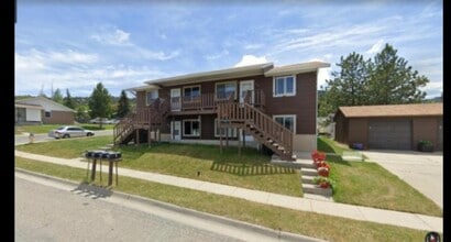 Building Photo - 812 Saddle Dr