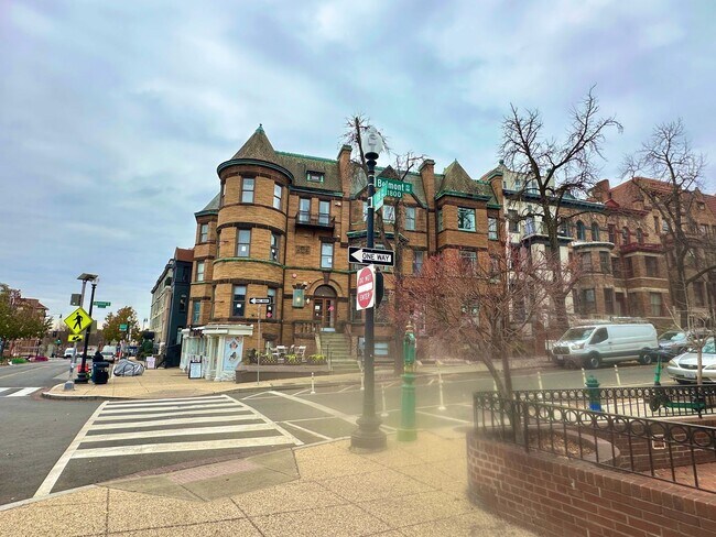 Building Photo - 2052 -Loukas