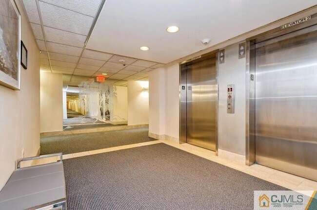 Building Photo - 30 S Adelaide Ave