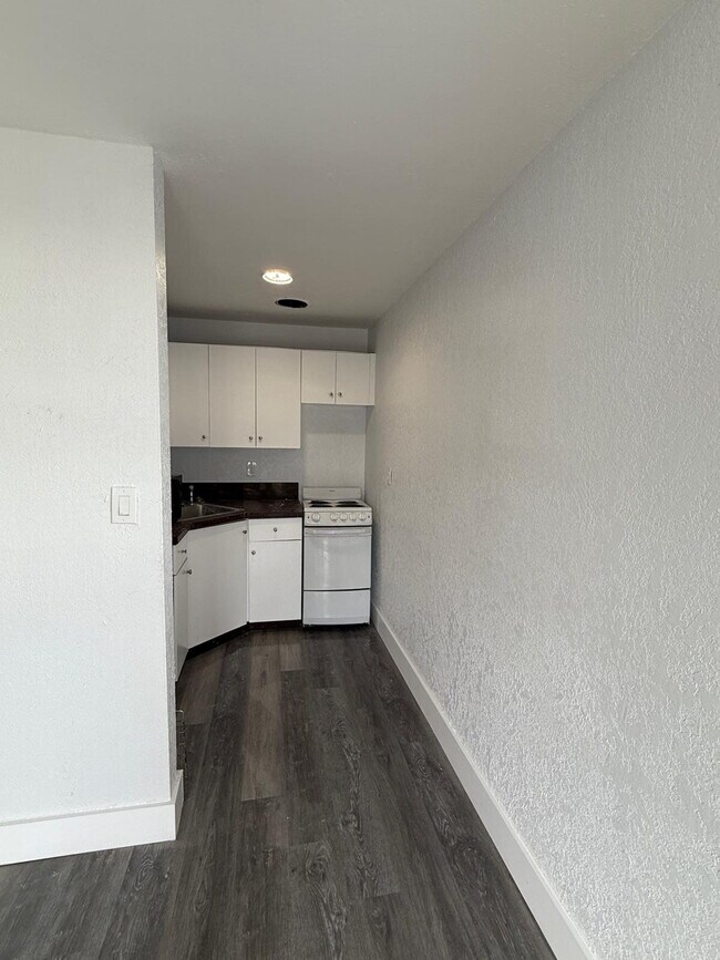 Building Photo - Charming 1-Bedroom Gem in Fort Lauderdale