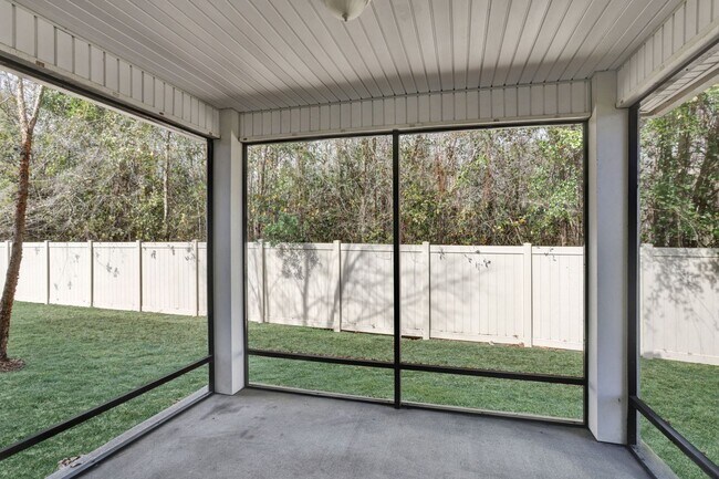 Building Photo - Beautiful 5/4 Home with Over 4k sqft, Fenced in Yard & 3 Car Garage! Pet friendly!