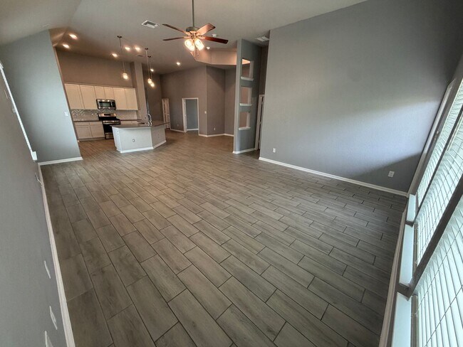 Building Photo - 3923 Gervasi