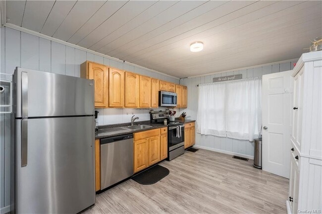 Building Photo - 299 Oscawana Lake Rd