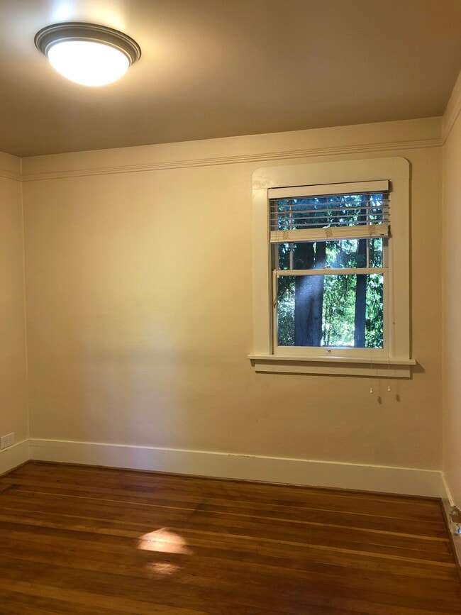 Building Photo - 8528 SW 35th Ave