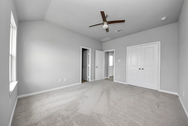 Building Photo - 1105 W Bayshore Dr