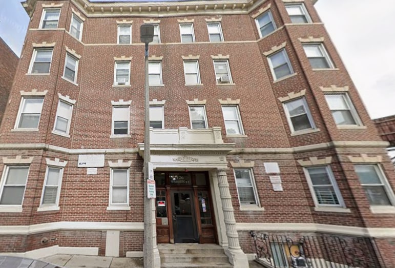 Building Photo - 126 Warren St