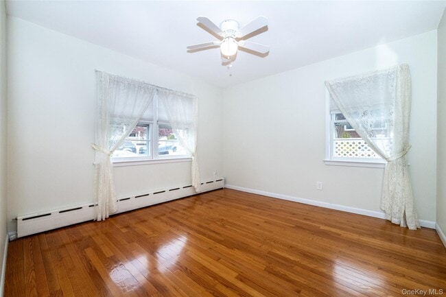 Building Photo - 10 Pell Pl