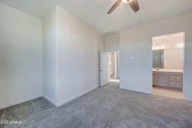 Building Photo - 1717 E Dogwood Ln