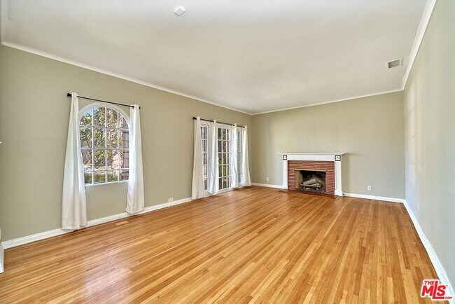 Building Photo - 429 S Orange Dr