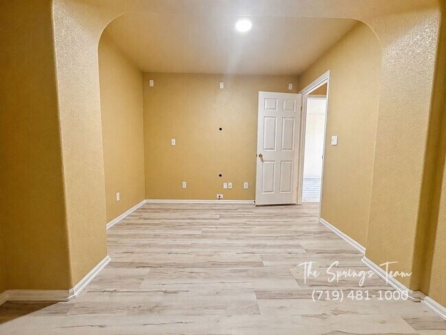 Building Photo - 5232 Solar Ridge Dr
