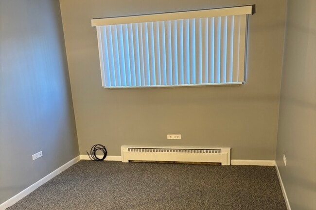 Building Photo - 18361 Glen Oak Ave