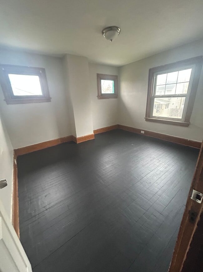 Building Photo - SECTION 8 & EDEN Accepted!!! Cleveland Charm Reimagined — Fully Renovated Home!