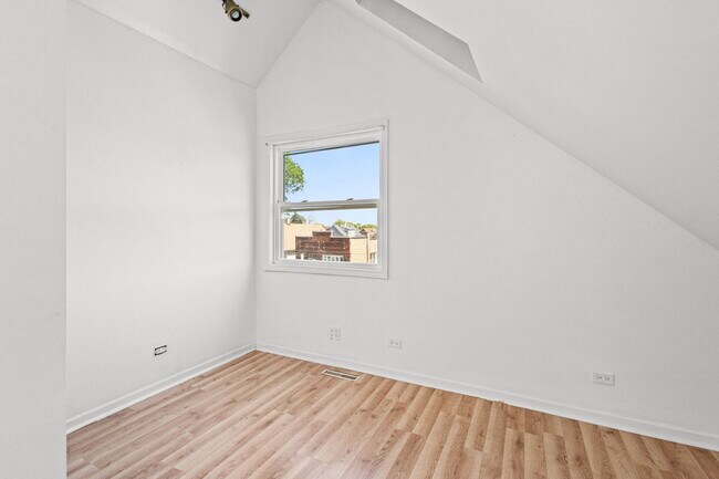 Building Photo - 5230 S Lockwood Ave