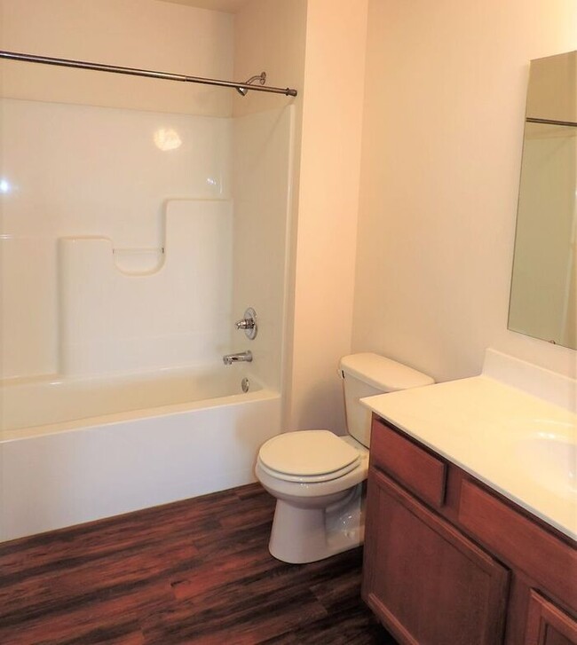 Building Photo - $1,200 | 2 Bedroom, 2 Bathroom 3rd Floor C...