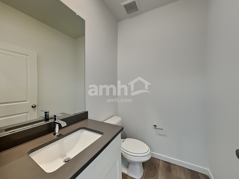 Building Photo - 23658 E 5th Ave