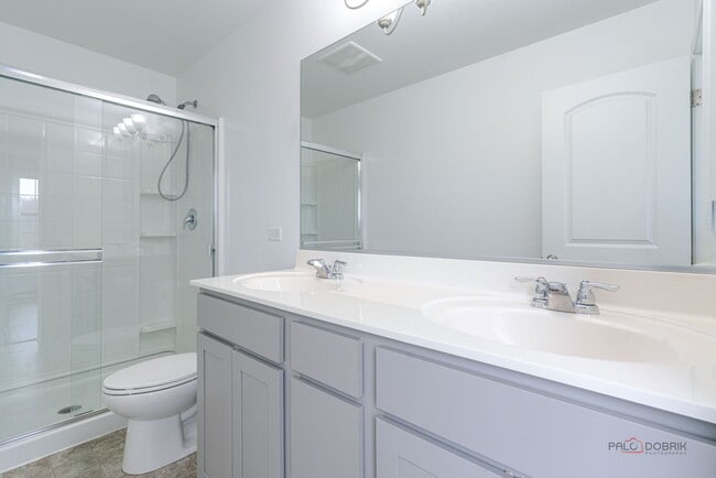 Building Photo - 667 W Hickory St