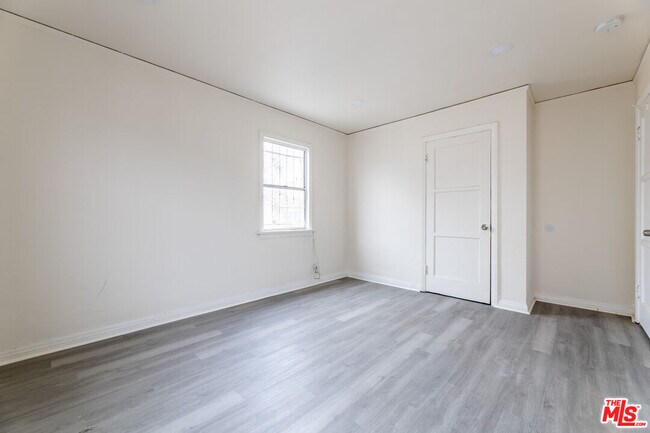 Building Photo - 138 W 82nd St