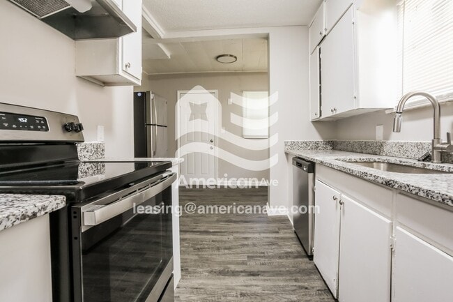 Building Photo - 1606 E 72nd St