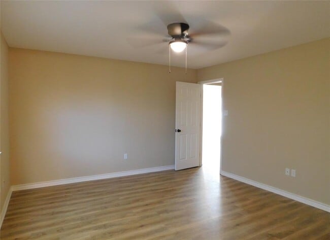 Building Photo - 500 Wanta Hide A Way Dr