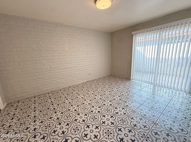 Building Photo - 1122 S McClintock Dr