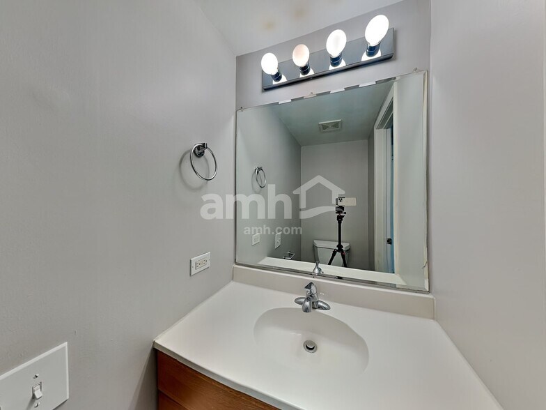 Building Photo - 2364 Chesapeake Bay