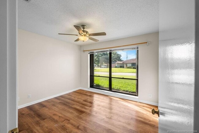 Building Photo - 2386 SW Creekside Dr