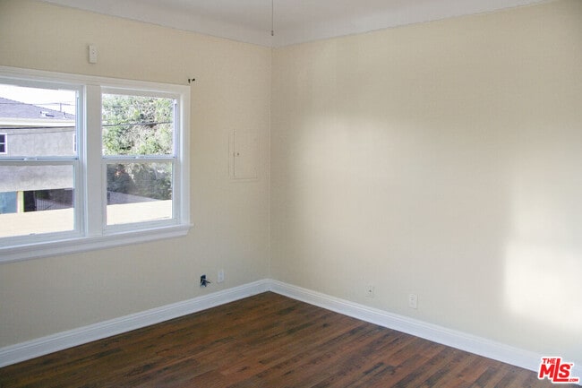 Building Photo - 6071 1/2 Pickford St