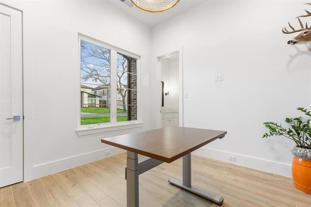 Building Photo - 9847 Mixon Dr