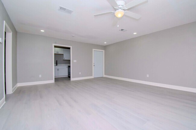 Building Photo - 1313 Eagleview Dr