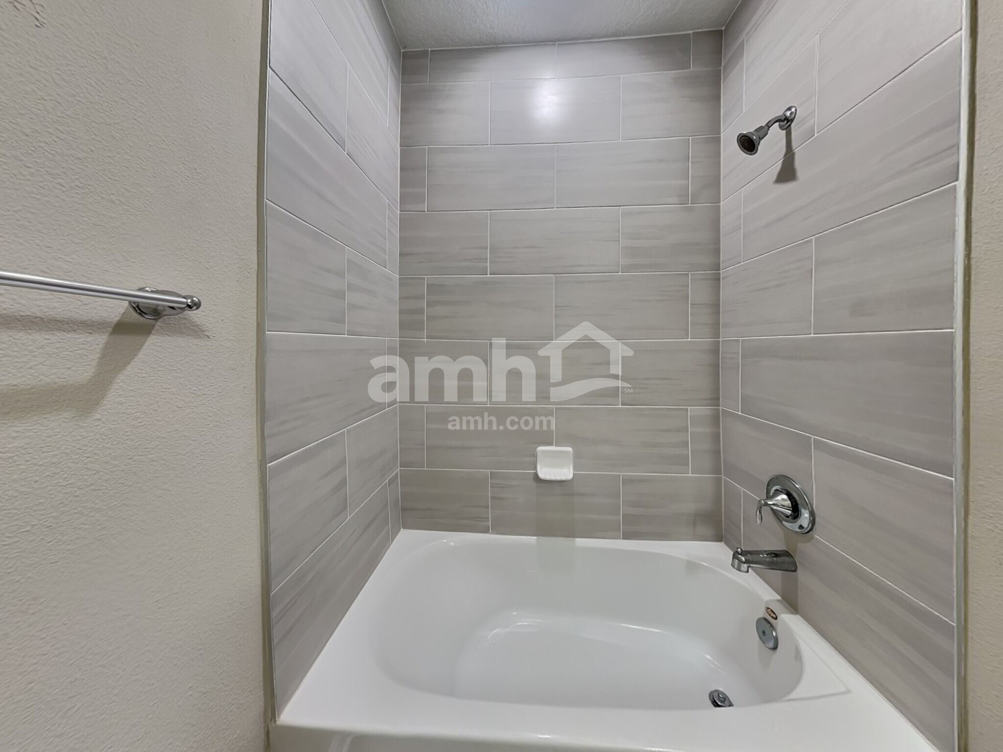 Building Photo - 245 Hemlock Pt