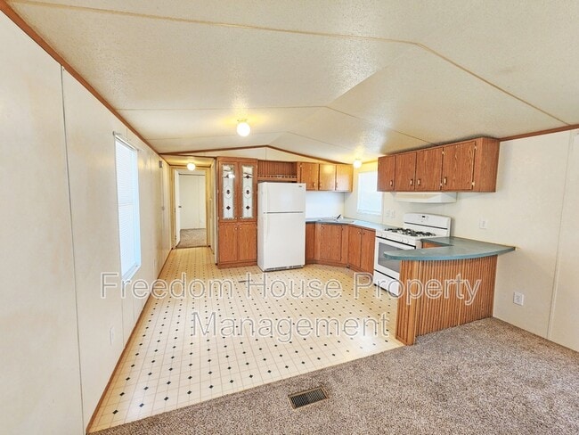 Building Photo - 3851 W Donner St