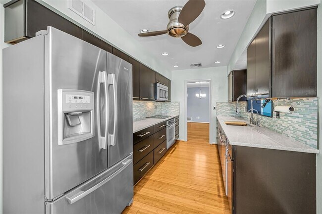 Building Photo - 1387 Hill Dr