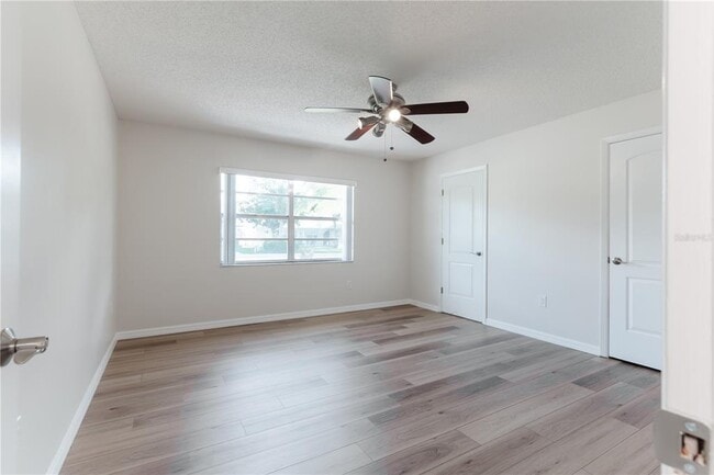 Building Photo - 6520 Meadowbrook Ln
