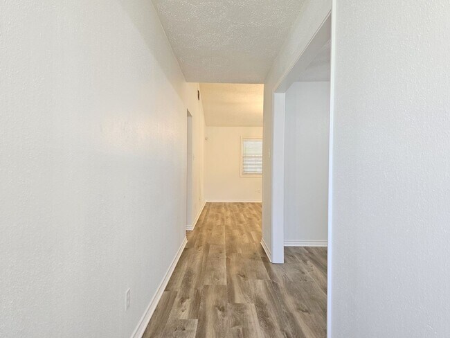 Building Photo - 10615 Heatherford Dr