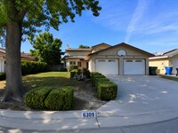 Building Photo - 3 Bedroom 2 Bath Home Located in NW Fresno (Fig Garden Loop Area)!