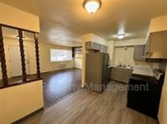 Building Photo - 1625 Palm Dr