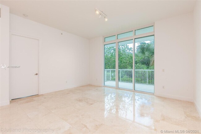 Building Photo - 15051 Royal Oaks Ln