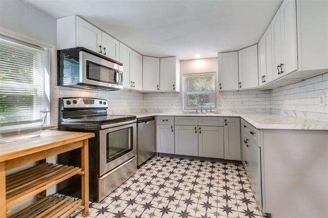 Building Photo - 8910 San Leandro Dr