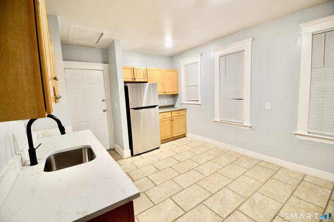 Building Photo - 994 Campbell Ave